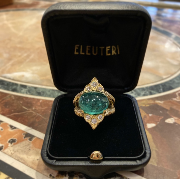 studie Tonen bladzijde Cabochon Emerald and Gold Ring - Eleuteri