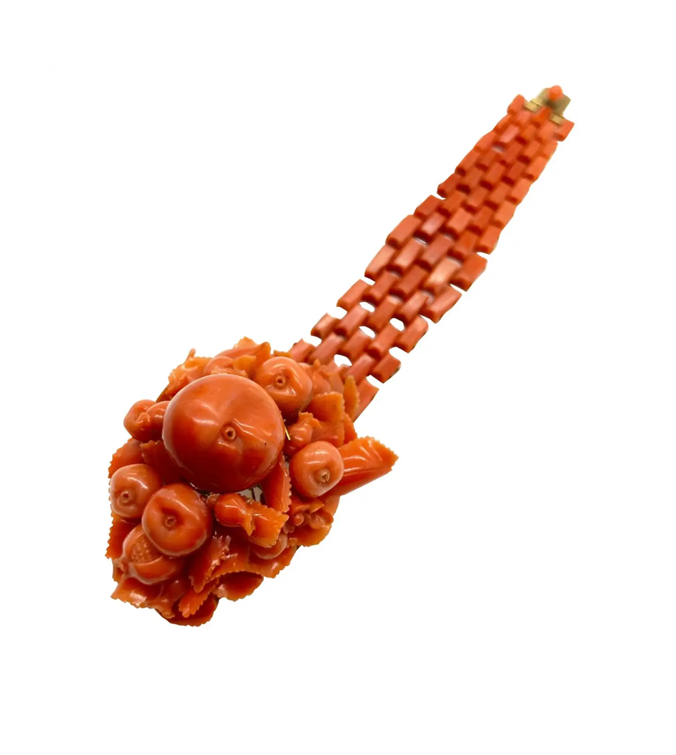Vintage Coral Necklace with Gold Flower Shaped Clasp for sale at Pamono